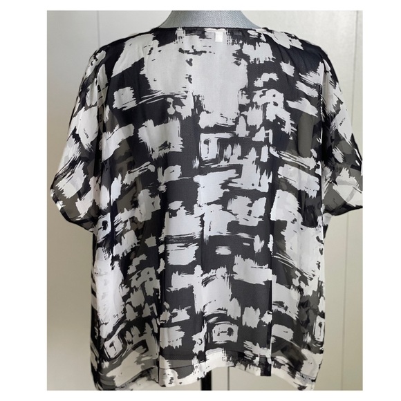 COLLECTIVE CONCEPTS SHEER TOP - Picture 4 of 5